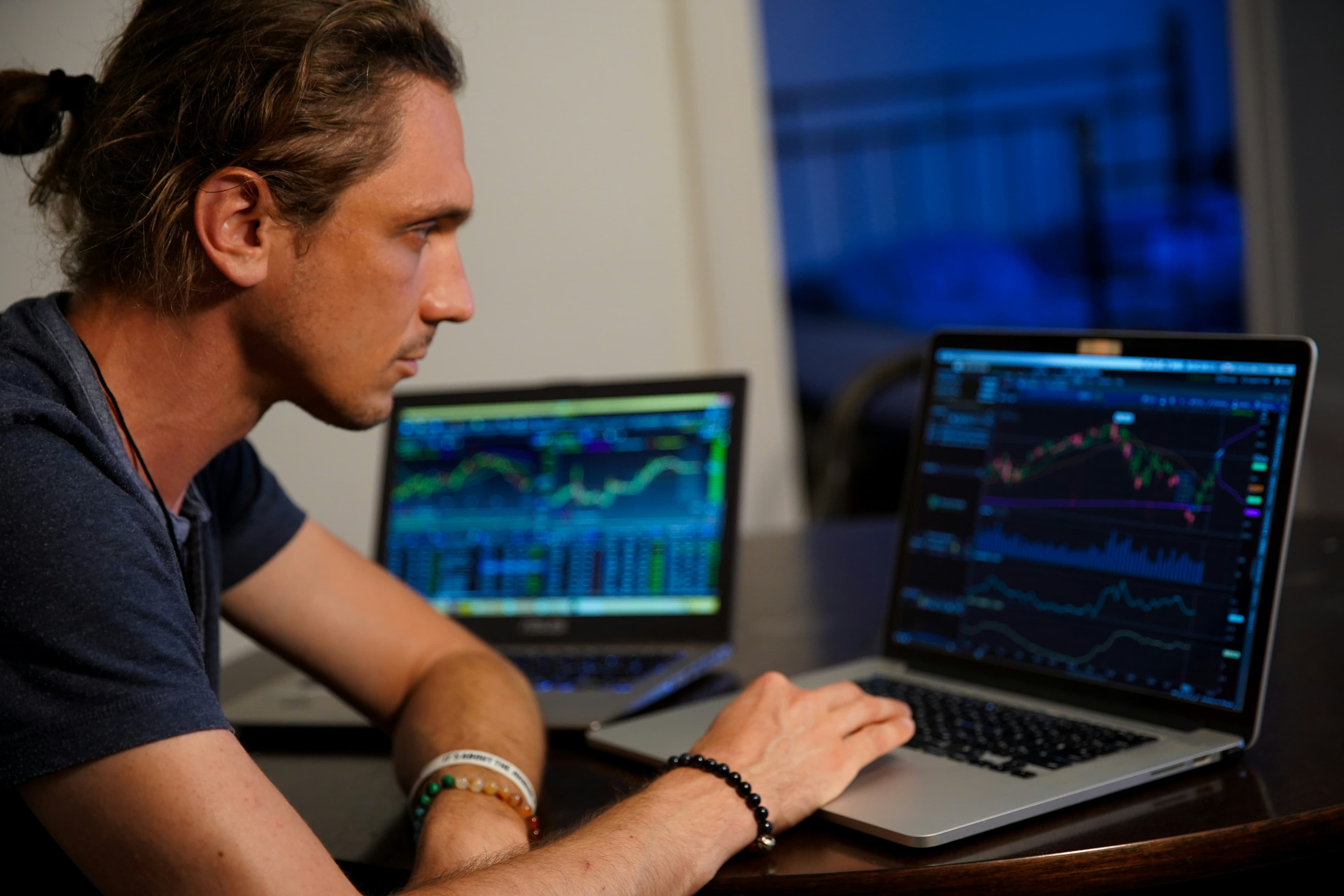 Headge mobile app home screen showing daily flow and trading features